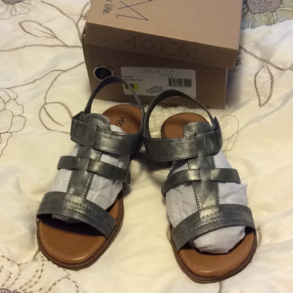 10M AXXIOM Sandals